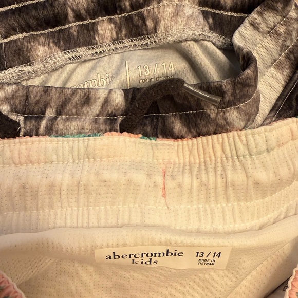 Abercrombie Kids Black and White Patterned Shorts - Picture 2 of 8